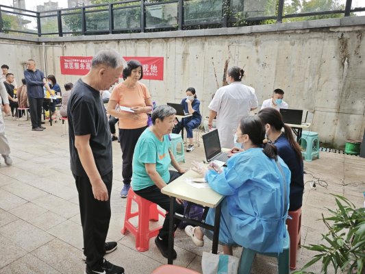 濟寧市太金年會白湖新區許莊街道北湖灣社區開展“家醫服務惠萬家 健康相伴你我他”志愿服務活動(圖2)
